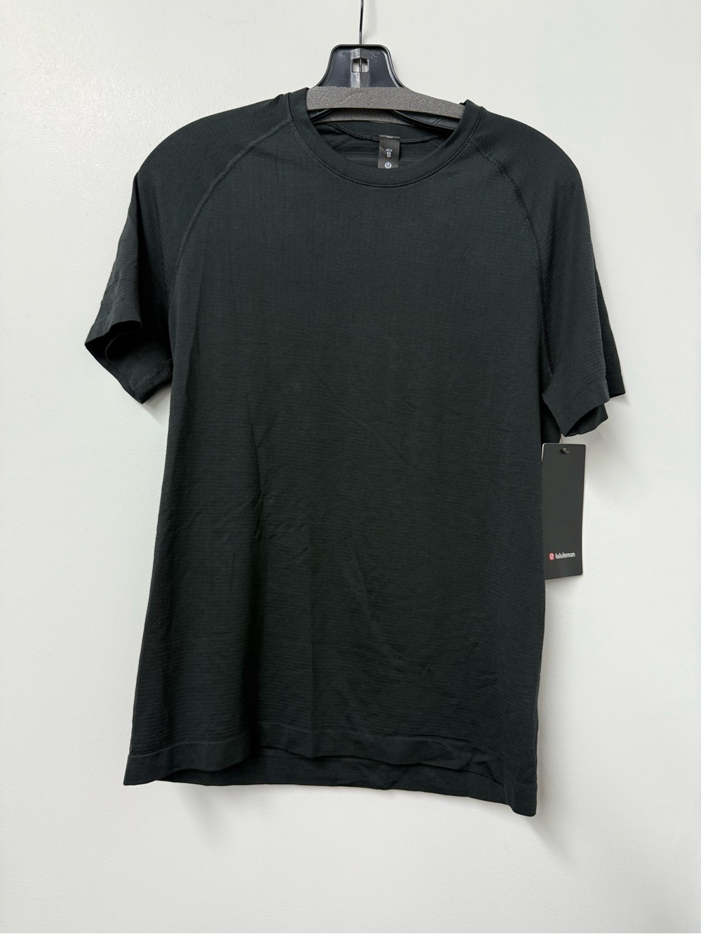 LuluLemon Men’s Metal Vent Tech Short Sleeve in Black